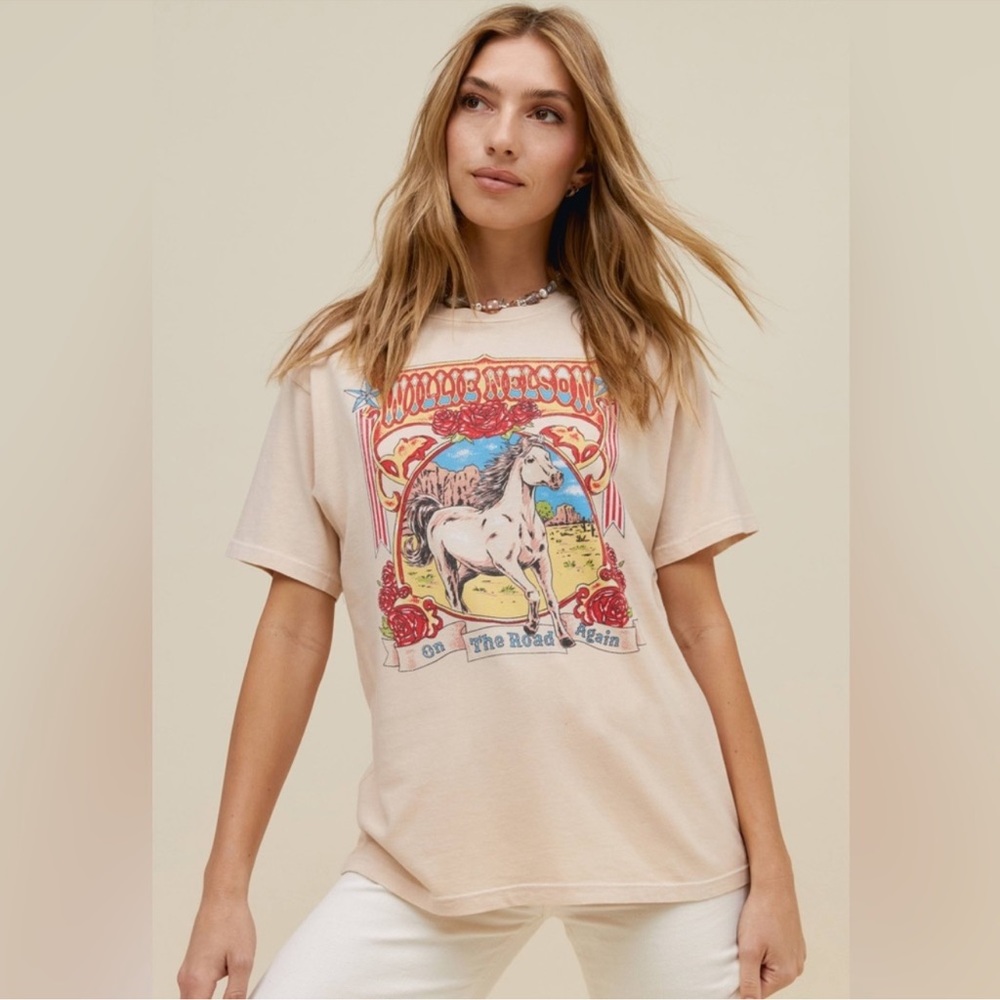 Daydreamer Willie Nelson On The Road Again Weekend Tee in Sand NWOT (XS)